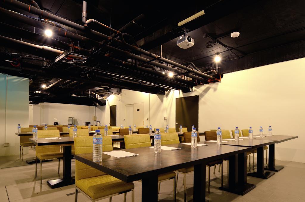 Audi Garden Business Hotel Taoyuan Luaran gambar