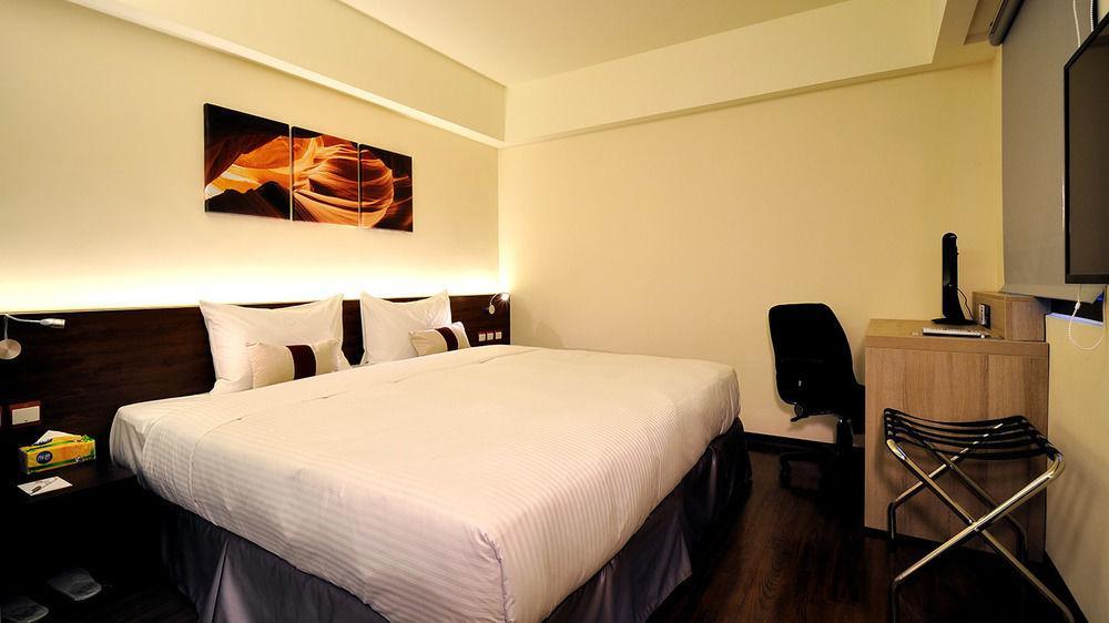 Audi Garden Business Hotel Taoyuan Luaran gambar
