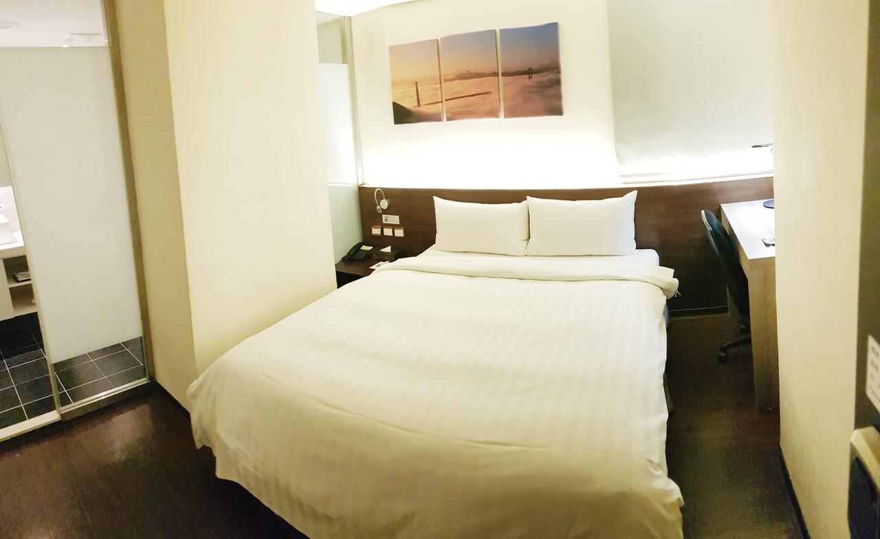 Audi Garden Business Hotel Taoyuan Luaran gambar