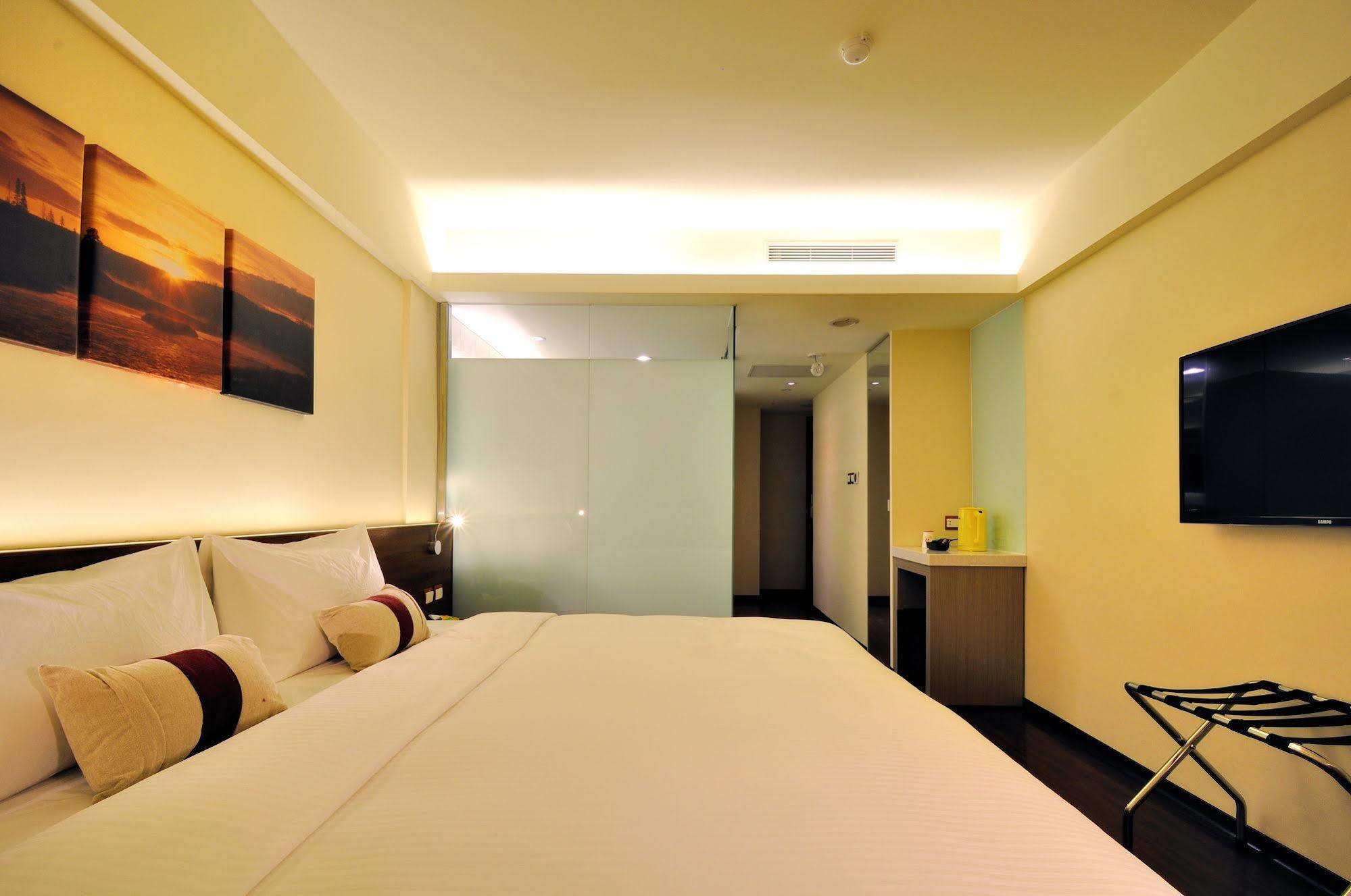 Audi Garden Business Hotel Taoyuan Luaran gambar