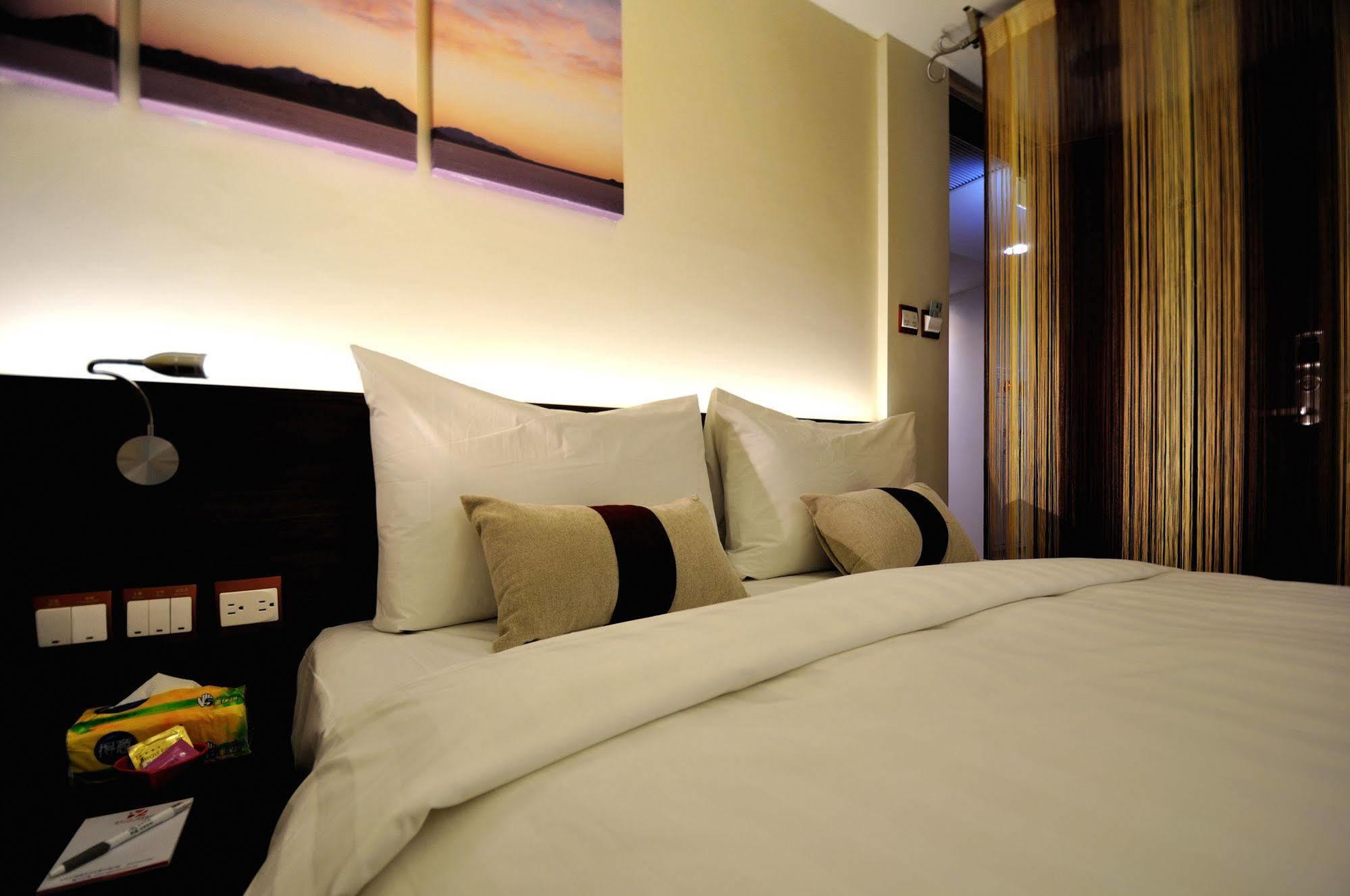 Audi Garden Business Hotel Taoyuan Luaran gambar